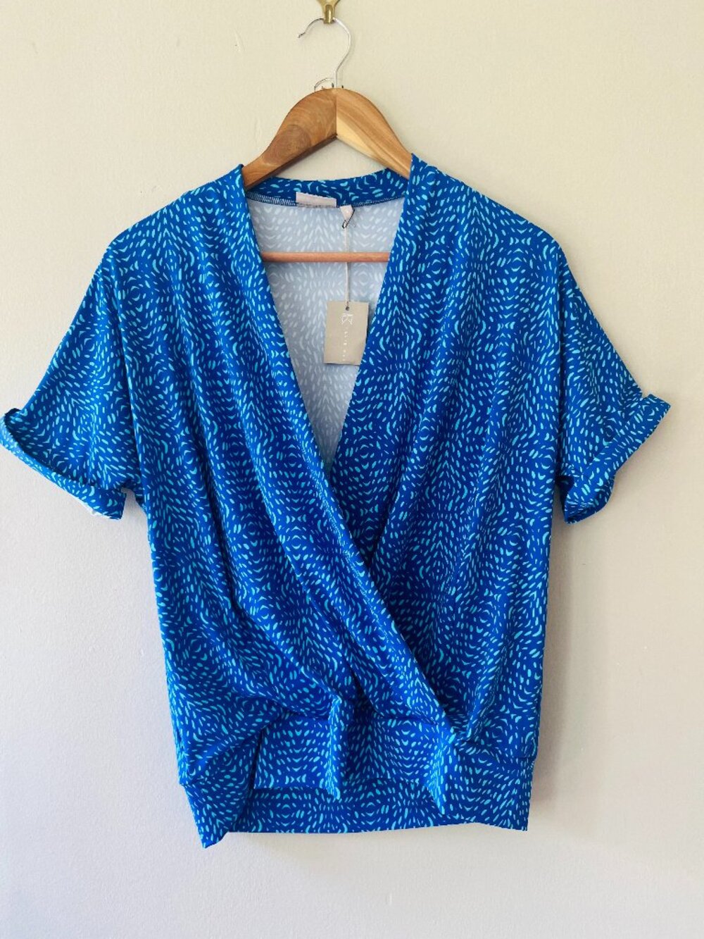Ellie Kai Sz 6 Surplice Blouse Top Pullover Stretch Open V Neck Short‎ Sleeve
